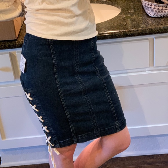 Free People NEW Denim skirt with ties size 2 - Picture 3 of 6